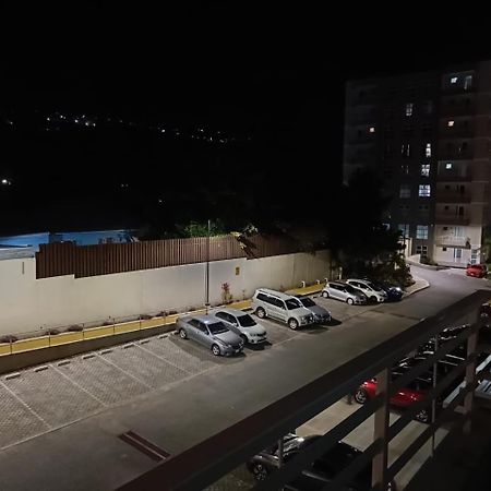 Lovely 2 Bedroom C̅ Netflix Across National Stadium Kingston Esterno foto