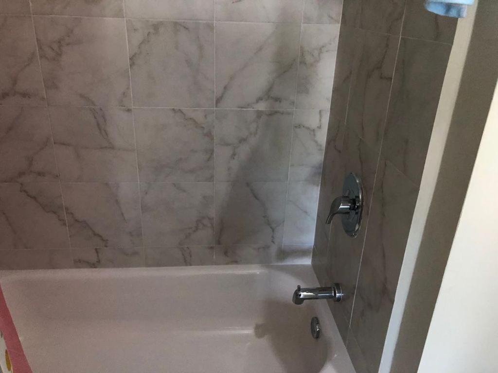 Lovely 2 Bedroom C̅ Netflix Across National Stadium Kingston Esterno foto
