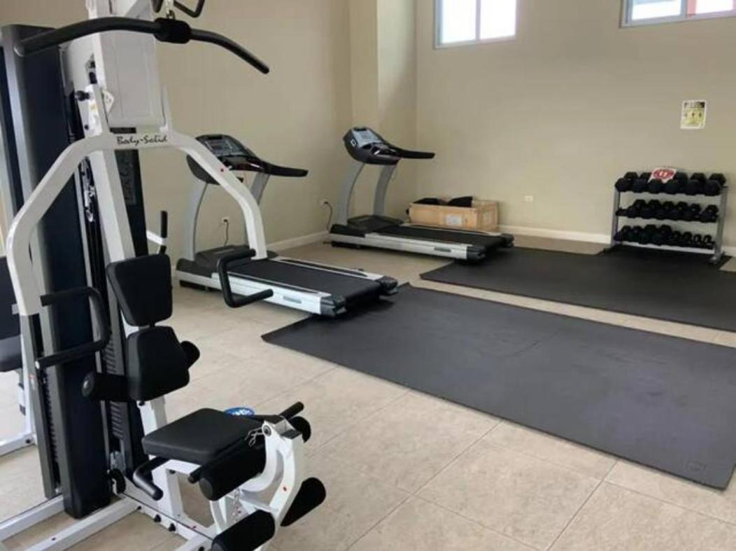 Lovely 2 Bedroom C̅ Netflix Across National Stadium Kingston Esterno foto