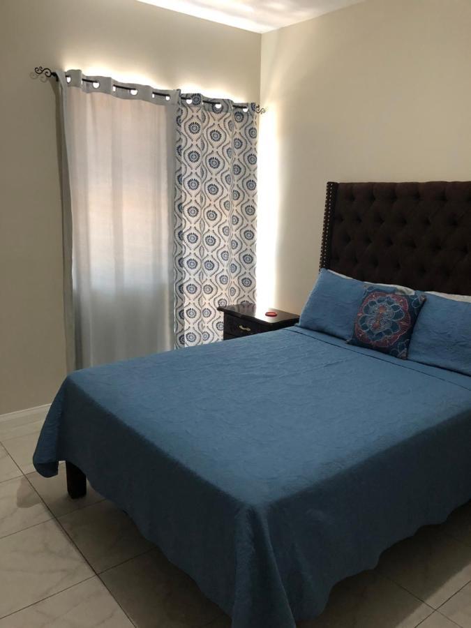 Lovely 2 Bedroom C̅ Netflix Across National Stadium Kingston Esterno foto