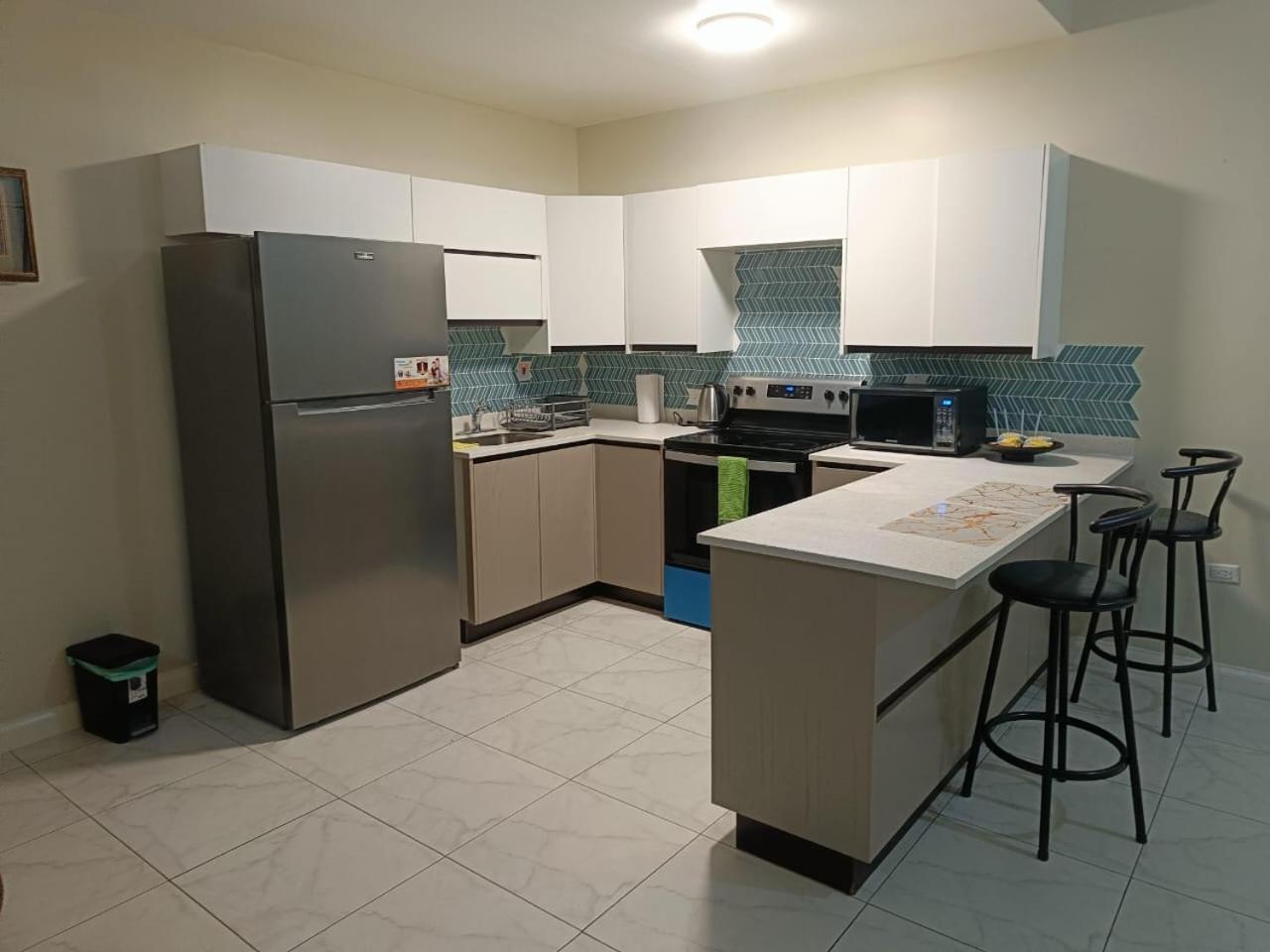 Lovely 2 Bedroom C̅ Netflix Across National Stadium Kingston Esterno foto